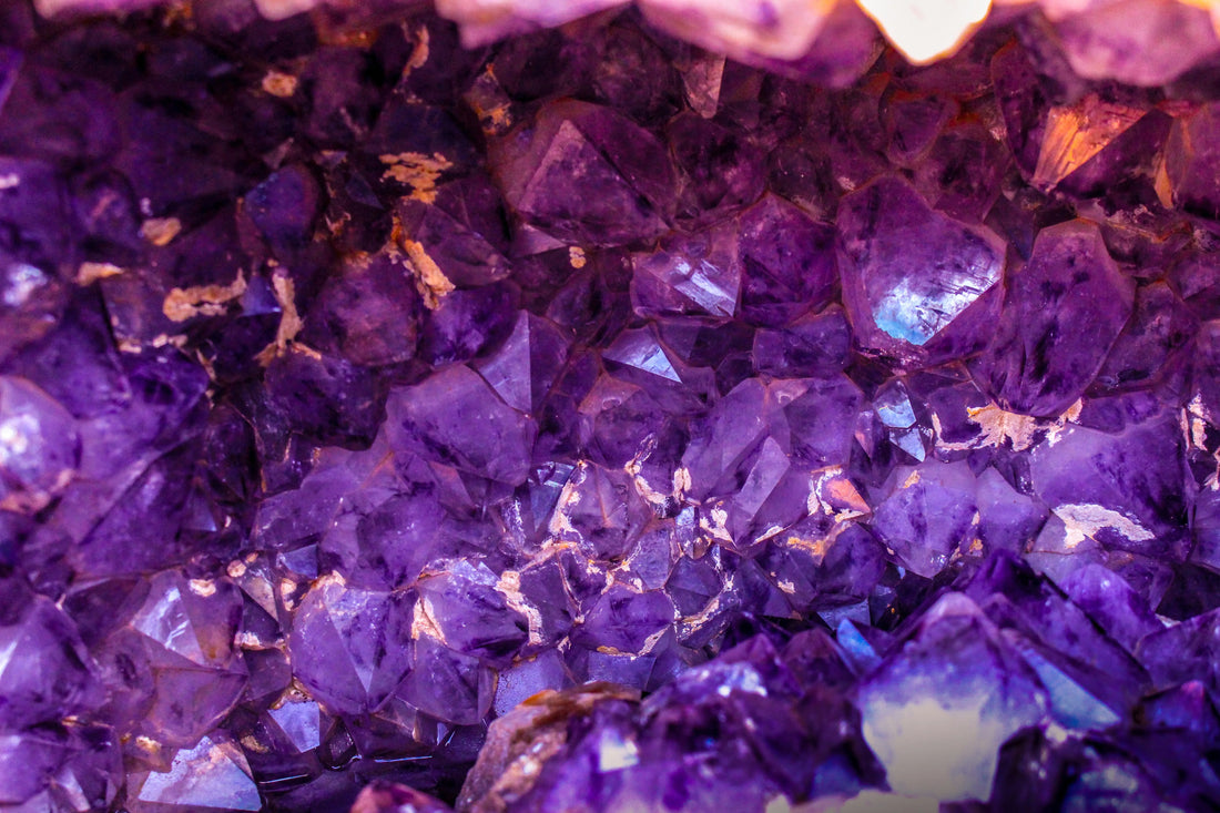 Natural crystal formations illustrating how crystals grow