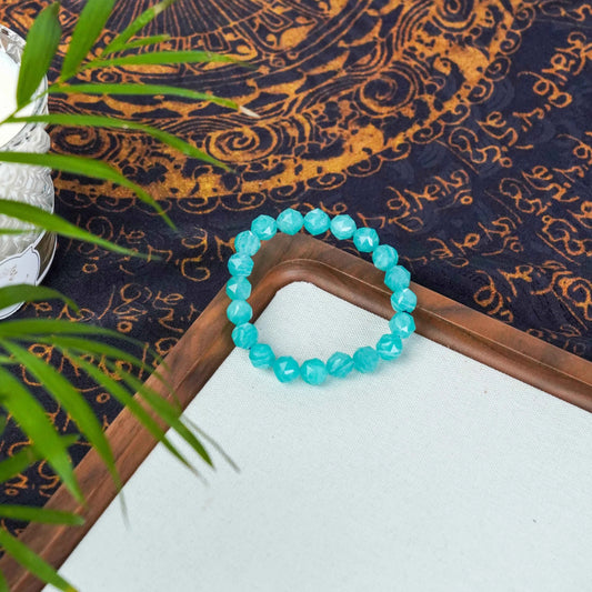 Moonstone Crystal - New Beginnings, Intuition & Feminine Energy