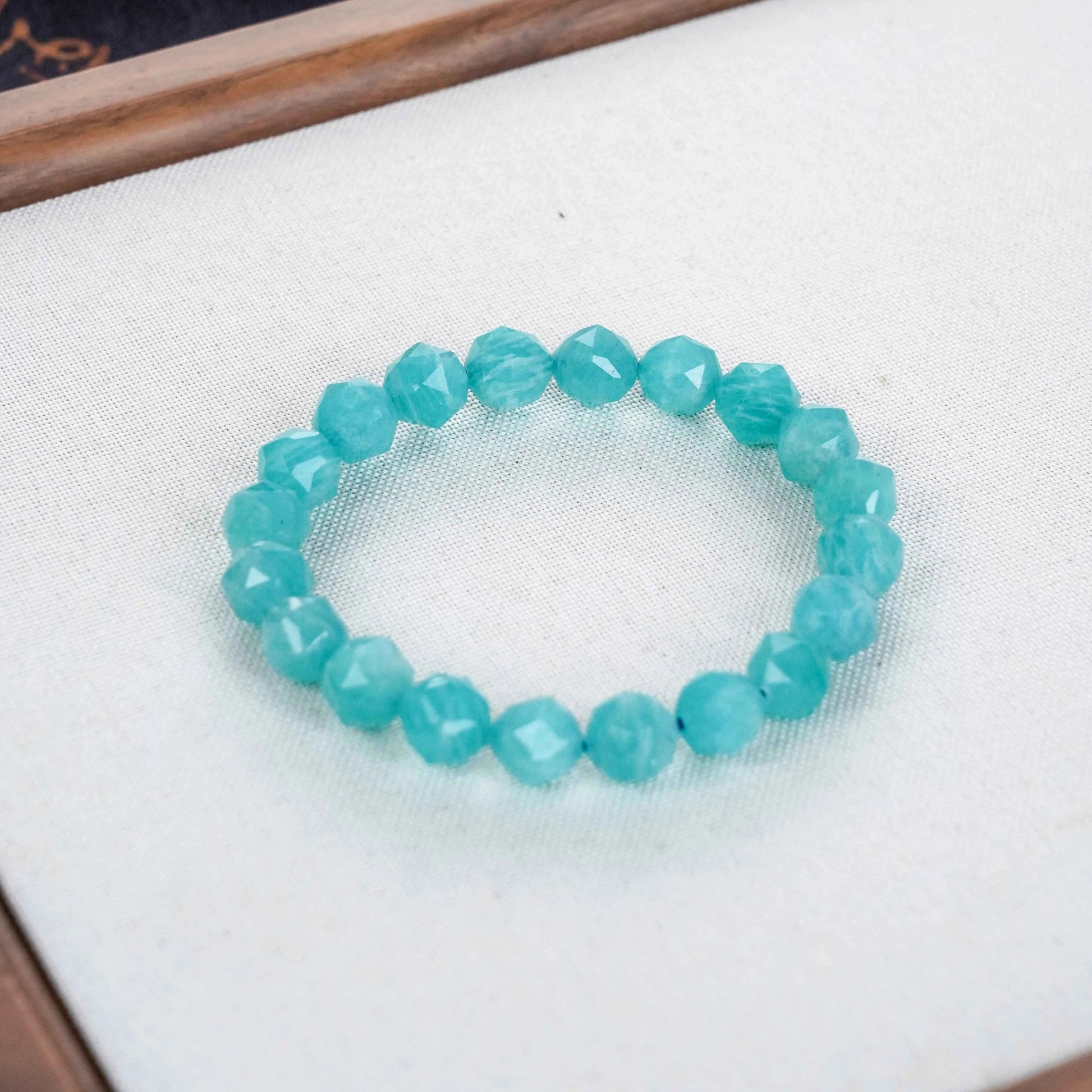 Moonstone Crystal - New Beginnings, Intuition & Feminine Energy