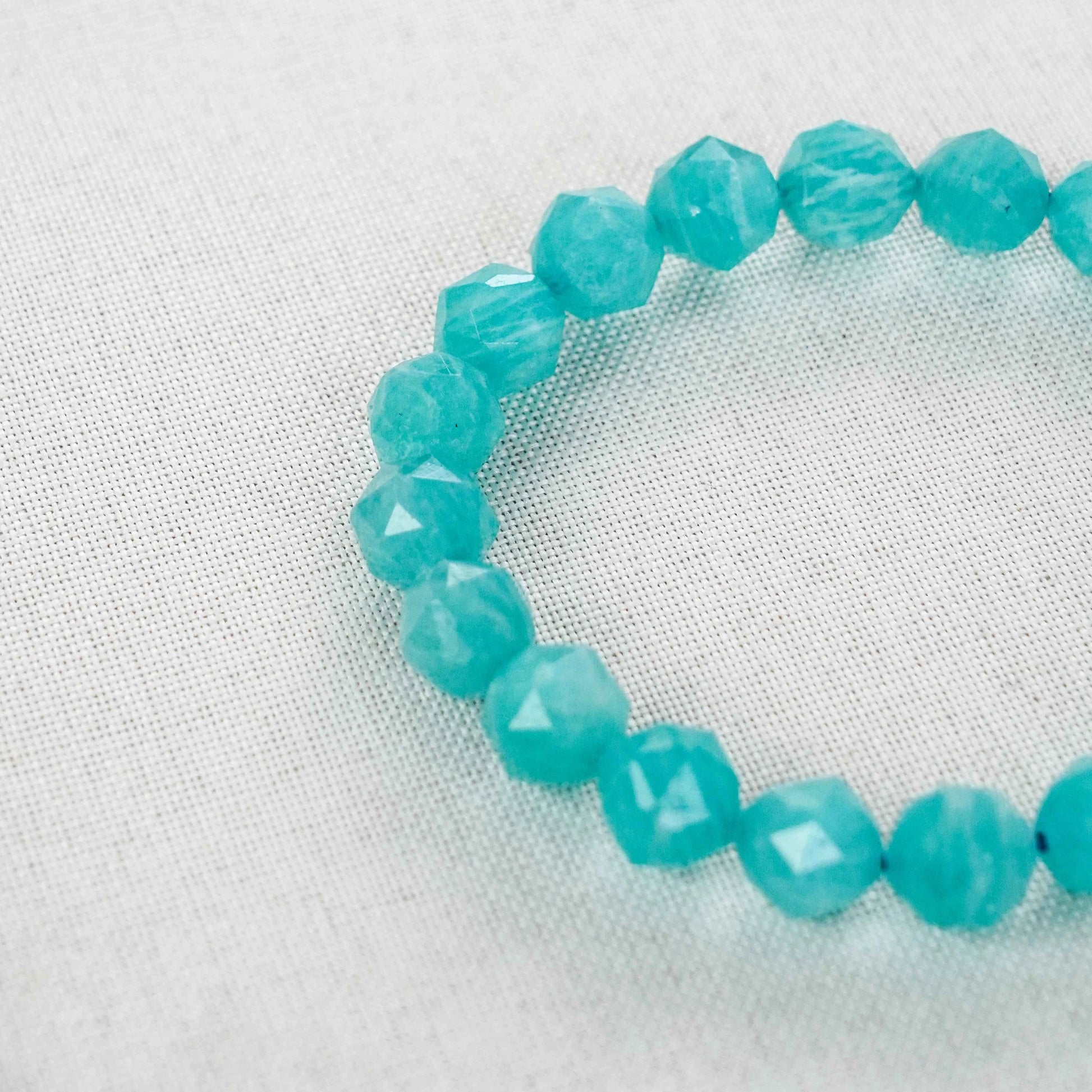 Moonstone Crystal - New Beginnings, Intuition & Feminine Energy