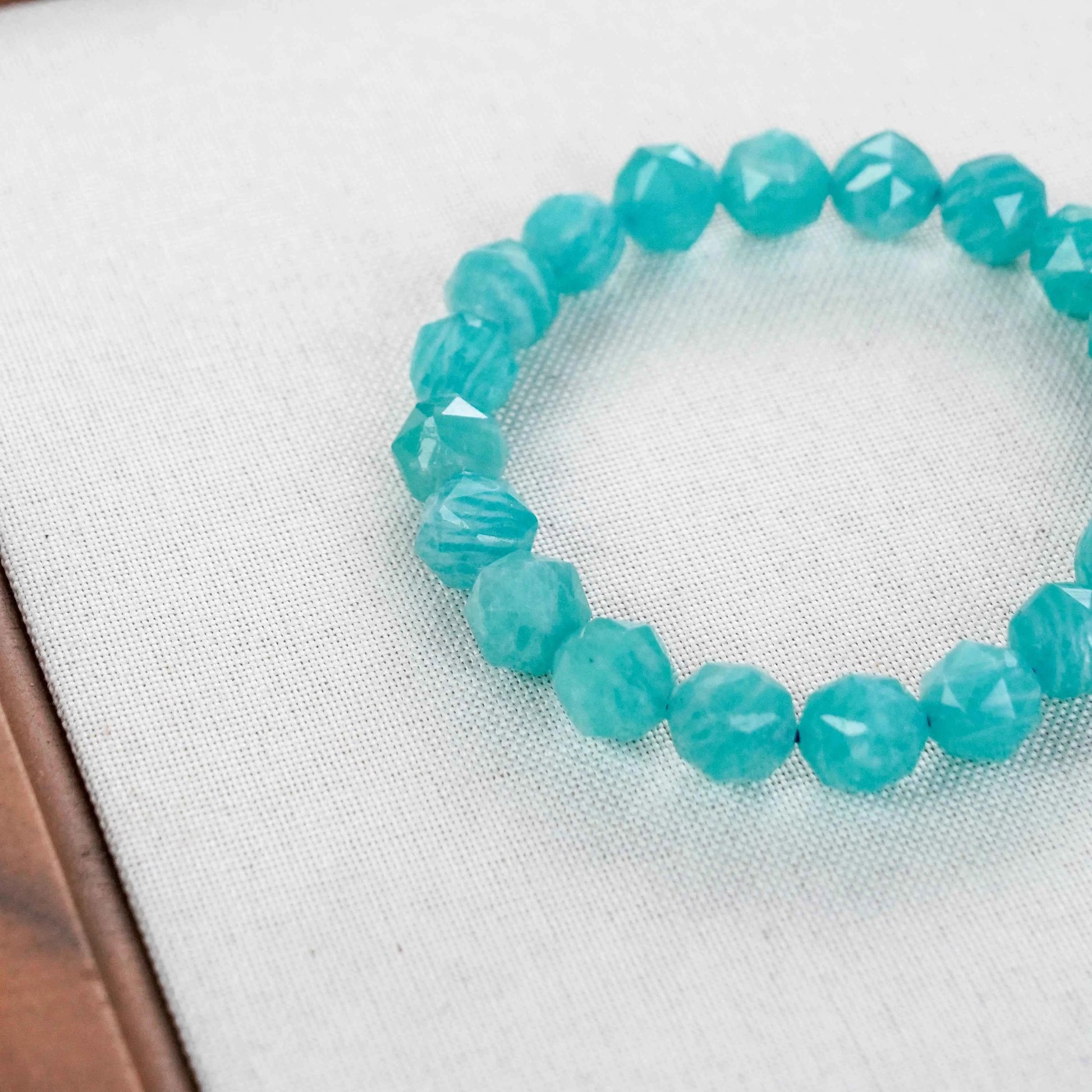 Moonstone Crystal - New Beginnings, Intuition & Feminine Energy