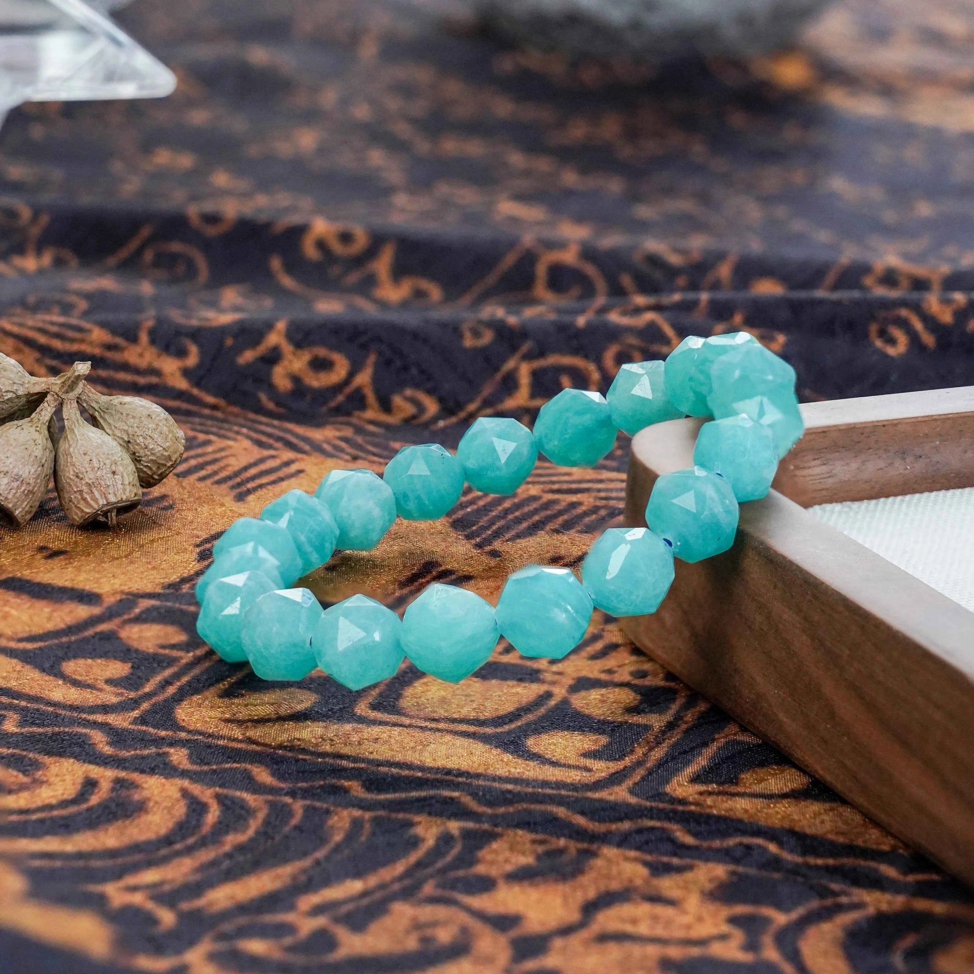 Moonstone Crystal - New Beginnings, Intuition & Feminine Energy